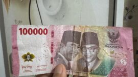 Uang palsu pecahan Rp 100 ribu yang ditemukan pedagang di kawasan Bagan Pete, Kota Jambi, Kamis (29/1/2026). Matapedia6.com/Dalil
