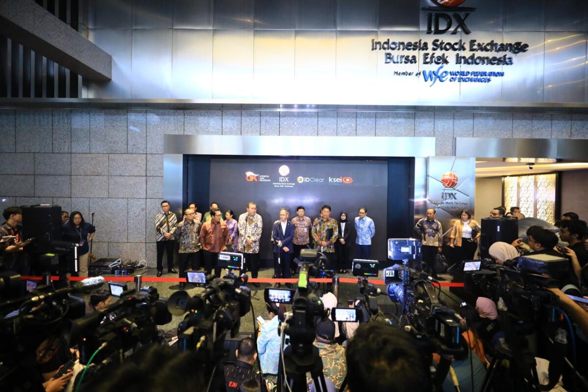 Ketua Dewan Komisioner OJK Mahendra Siregar saat jumpa pers di Bursa Efek Indonesia pada  Kamis (29/1/2026). Foto:OJK Kepri