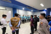 Polda Kepulauan Riau mengawal pemulangan 133 Warga Negara Indonesia (WNI) yang dideportasi Pemerintah Malaysia, Kamis (29/1/2026). Foto:Humas Polda