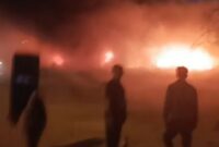 Kebakaran di bekas gudang Ban dekat Masjid Agung Sultan Mahmud pada Sabtu (10/1/2026). Foto:Dok/Rendi-matapedia