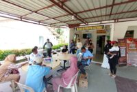 Sejumlah warga Pulau Bulang Lintang saat membuat aduan dan laporan di Polsek Bulang pada Senin (12/1/2026). Foto:Rega/matapedia