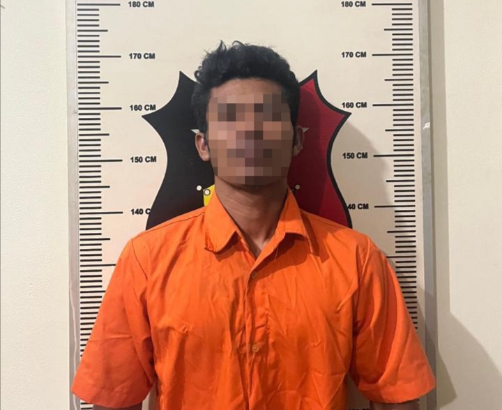 Satu dari tiga pelaku pembobolan gudang di daerah Tanjung Buntung yang diamankan oleh Polsek Bengkong, Minggu (11/1/2026). Matapedia6.com/Dok Humas Polresta