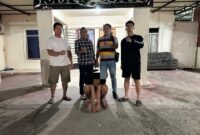 Terduga pelaku penganiayaan saat diamankan polisi, Selasa (27/1/2026). Foto:Istimewa