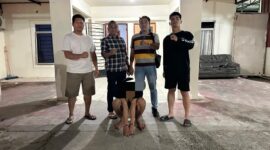 Terduga pelaku penganiayaan saat diamankan polisi, Selasa (27/1/2026). Foto:Istimewa