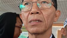 Wali Kota Batam Amsakar Achmad saat memberikan komentar mengenai kebakaran kapal di PT ASL usai menghadiri rapat paripurna purna di Kantor DPRD Kota Batam, Rabu (28/1/2026). Matapedia6.com/Luci