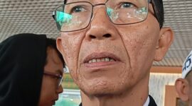 Wali Kota Batam Amsakar Achmad saat memberikan komentar mengenai kebakaran kapal di PT ASL usai menghadiri rapat paripurna purna di Kantor DPRD Kota Batam, Rabu (28/1/2026). Matapedia6.com/Luci