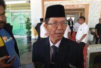 Wali Kota Batam Amsakar Achmad saat memberikan komentar mengenai masalah air di Tanjung Sengkuang usai menghadiri rapat paripurna purna di Kantor DPRD Kota Batam, Rabu (28/1/2026). Matapedia6.com/Luci