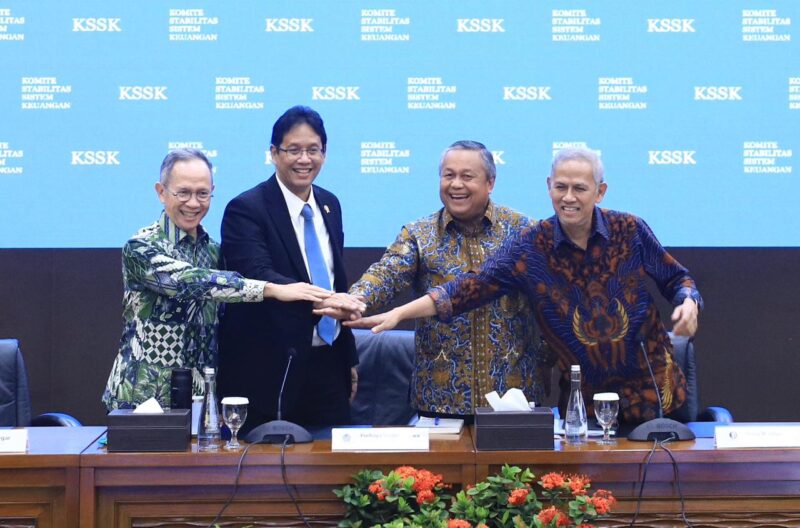 KSSK bersama OJK dan Menkau. Foto:Istimewa
