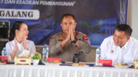 Kapolda Kepri saat hadir diacara sekolah merah putih di Galang. Foto: Humas Polda Kepri