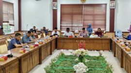 RDPU dengan pihak terkait DPRD Batam soal markup harga rumah subsidi, Jumat (20/2/2026). Foto:Istimewa