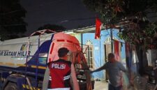 Distribusi air bersih di daerah Tanjung Sengkuang, dikawal kepolisian dari Sektor Lubuk Batam, Sabtu (31/1/2026) lalu. Matapedia6.com/Dok Humas Polresta.