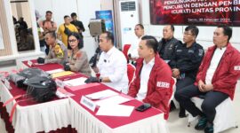 Direktur Reserse Kriminal Umum Polda Kepri Kombes Pol Ronni Bonic dan Kabid Humas Polda Kepri dan Waka Polresta Barelang serta Kasat Reskrim dalam jumpa pers di Polresta Barelang, Senin (2/2/2026). Foto;Eja/matapedia