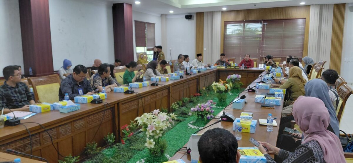 Komisi IV DPRD Batam gelar rapat dengar Pendapat bersama 22 pejabat rumah sakit yang ada di Batam, evaluasi program Wali Kota Batam berobat ke rumah sakit khusus warga Batam cukup pakai KTP, Selasa (3/2/2026). Matapedia6.com/Luci