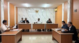 Konsumen bernama Sukarno melaporkan persoalan tersebut ke Badan Penyelesaian Sengketa Konsumen (BPSK) Kota Batam melalui kuasa hukumnya, Roger Marrow Sirumapea, SH dan Agus Sumantri, SH dari Kantor Advokat Roger Marrow Sirumapea & Partners. Foto:Istimewa