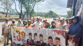 Aweng Kurniawan bersama masyarakat Sekupang pada Kamis (5/2/2026). Foto:Istimewa