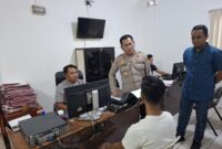 Pelaku saat memberikan keterangan di Polsek Sekupang, kasusnya berakhir dalam setelah keluarga dan pelaku berdamai, Sabtu (7/2/2026). Matapedia6.com/Dok Polsek Sekupang
