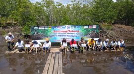 Komunitas Jurnalis Kepri (KJK) memperingati Hari Pers Nasional (HPN) 2026 dengan tanam mangrove di Bintan, Minggu (8/2/2026). Foto:Iman/matapedia