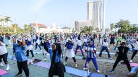 Ratusan warga Batam memadati Lapangan Engku Putri dalam Panbil Wellness Weekend. Zumba Party dan Poundfit Vaganza, Minggu (8/2/2026). Foto:Istimewa