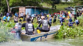 Tim dari bidang perairan BP Batam melakukan pembersihan Eceng gondok yang tumbuh subur di Dam Muka Kuning. Langkah ini untuk memperlambat penurunan debit air di Dam Muka Kuning. Matapedia6.com/Dok BP Batam