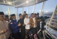 Kemenag Batam Budi Darmawan bersama Ormas Islam usai memantau hilal di Menara Masjid Agung Sultan Mahmud Riayat Syah pada Selasa (17/2/2026). Foto:Rega/matapedia
