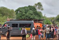 Lokasi penemuan pria yang ga tujuh diri di gubuk di daerah Simpang Tobing, Kecamatan Batuaji, dikerumi warga, Rabu (18/2/2026). Matapedia6.com/Istimewa