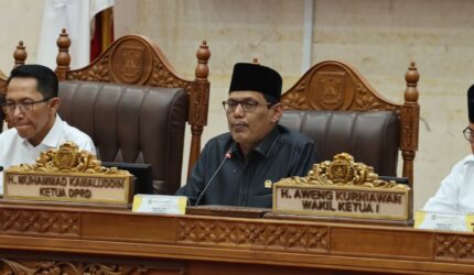 Ketua DPRD Kota Batam Muhammad Kamaluddin pimpin rapat paripurna Proses pengesahan Rancangan Peraturan Daerah (Ranperda) tentang Penyelenggaraan Administrasi Kependudukan (Adminduk) di ruang rapat utama DPRD Batam, Rabu (18/2/2026). Matapedia6.com/Dok DPRD Batam