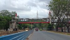 Pembatas jalan dipasang dilokasi pelayaran jalan R Suprapto mulai dari Simpang Muka Kuning hingga depan Rusun Muka Kuning, Selasa (24/2/2026). Matapedia6.com/Luci