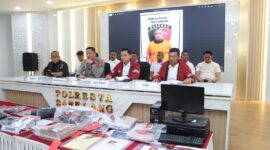 Kapolresta Barelang Kombes Pol Anggoro Wicaksono, pimpin ungkap kasus penipuan Kavling Bodong di Batam yang di gelar di Aula Wicaksana Laghawa Polresta Barelang, Rabu (25/2/2026), Matapedia6.com/Dok Humas Polresta