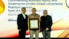 Presiden Direktur JNE, Mohamad Feriadi Soeprapto, menyabet penghargaan Indonesia Best CEO 2025 yang digelar SWA Media Group. Foto:Istimewa