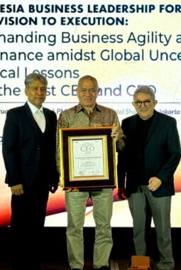 Feriadi Soeprapto Sabet Indonesia Best CEO 2025, Tegaskan Kepemimpinan Adaptif JNE