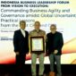 Presiden Direktur JNE, Mohamad Feriadi Soeprapto, menyabet penghargaan Indonesia Best CEO 2025 yang digelar SWA Media Group. Foto:Istimewa