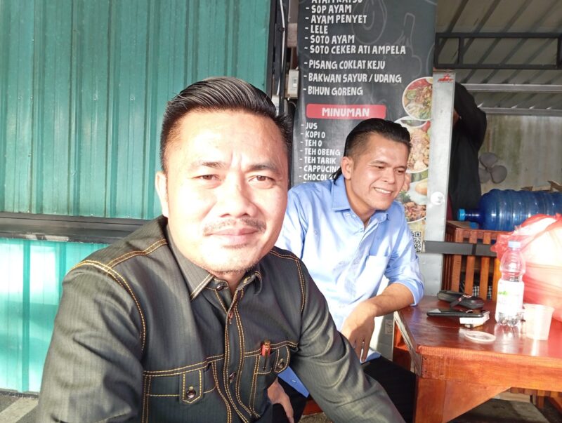 Kuasa hukum Utusan Sarumaha saat diwawancara. Foto:Rega/matapedia