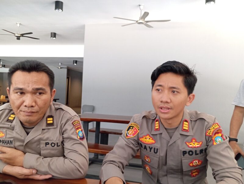 Kapolsek Batu Aji AKP Bayu Rizki Subagyo didampingi Waka Polsek Batu Aji dalam kopi morning dengan media, Selasa (10/2/2026). Foto:Rega/matapedia
