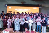 Manajemen membuka rangkaian program melalui tradisi mungggahan bersama anak panti asuhan dan rekan media di Ballroom hotel, Rabu (11/2/2026). Foto:Rega/matapedia