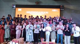 Manajemen membuka rangkaian program melalui tradisi mungggahan bersama anak panti asuhan dan rekan media di Ballroom hotel, Rabu (11/2/2026). Foto:Rega/matapedia