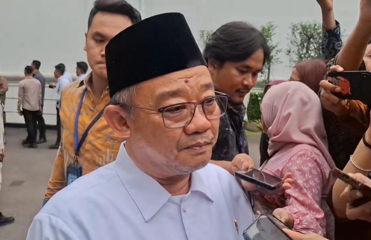 Menteri Pendidikan Dasar dan Menengah, Abdul Mu'ti, saat memberikan keterangan kepada awak media di Jakarta, Sabtu (14/2/2026). Matapedia6.com/Nett