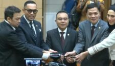 Pergantian tersebut diputuskan dalam rapat Komisi III yang dipimpin Wakil Ketua DPR Sufmi Dasco Ahmad, Kamis (19/2/2026). Foto:Dok. screenshot YouTube TVR Parlemen 