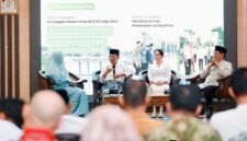 Wali Kota Batam Amsakar Achmad saat memaparkan capaian kinerja sejak dilantik jadi wali Kota Batam bersama wakilnya Li Claudia Chandra dalam dialog bersama tokoh masyarakat di lantai IV Kantor Wali Kota Batam, Jumat (20/2/2026).Matapedia6.com/Diskominfo