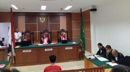 Terdakwa Fandi ABK kapal saat sidang agenda pembelaan (pledoi) di Pengadilan Negeri Batam pada Senin (23/2/2026). Foto:Rega/matapedia