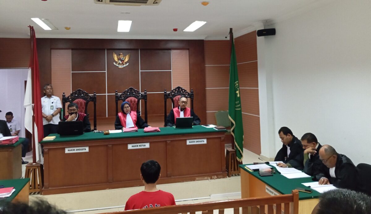 Terdakwa Fandi ABK kapal saat sidang agenda pembelaan (pledoi) di Pengadilan Negeri Batam pada Senin (23/2/2026). Foto:Rega/matapedia