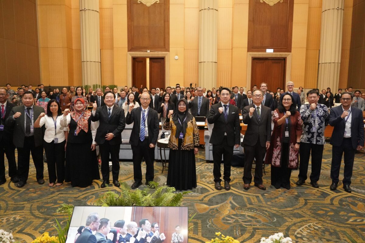 Otoritas Jasa Keuangan (OJK) bersama Asian Development Bank (ADB). Foto:OJK Kepri