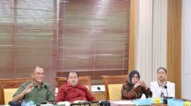 Ketua Komisi IV, Dandis Rajagukguk tengah. Foto:Istimewa