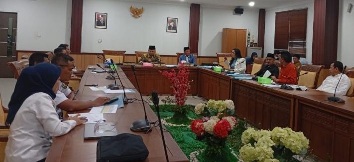 Komisi II DPRD Batam bahas retribusi parkir bersama Dishub beberapa hari lalu. Foto:Istimewa