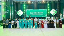 Wali Kota Batam Amsakar Achmad bersama anak yatim di malam Nuzululqur’an, Jumat (6/3/2026). Foto:Diskominfo