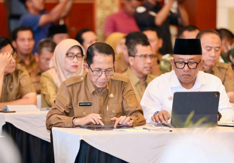 Wali Kota Batam Amsakar Achmad saat menghadiri rapat koordinasi Pengendalian Inflasi Nasional yang dipimpin Menteri Dalam Negeri, Tito Karnavian  jelang Hari Raya Idulfitri 1447 Hijriah di Balairung Wan Seri Beni, Tanjungpinang, Provinsi Kepri, Senin (9/3/2026). Matapedia6.com/Diskominfo
