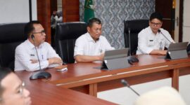 Sekda Batam Firmansyah tengah bersama Kadis Kominfo Rudi. Foto:Diskominfo Batam