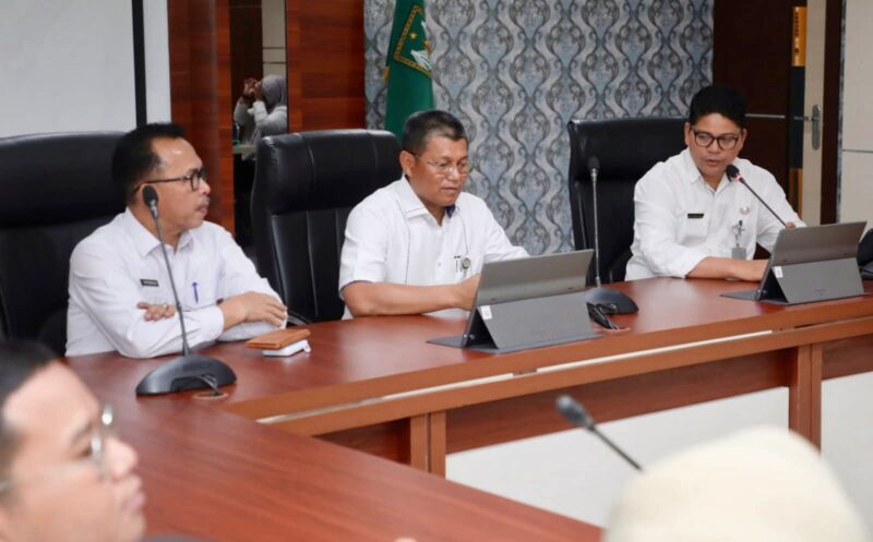 Sekda Batam Firmansyah tengah bersama Kadis Kominfo Rudi. Foto:Diskominfo Batam