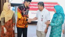 Kepala OJK Kepri Sinar bersama dengan Sekda Batam Firmansyah. Foto:Diskominfo Batam