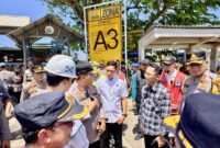 Wali Kota Batam Amsakar Achmad bersama Kapolda Kepri saat di pelabuhan memantau arus mudik lebaran, Sabtu (14/3/2026). Foto:Diskominfo