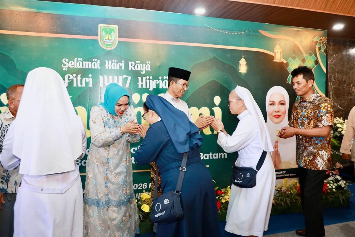 Warga Batam yang datang pada open House wali kota Batam sekaligus kepala BP Batam Amsakar Achmad di wisma BP Batam, Sekupang, Kota Batam, Sabtu (21/3/2026). Matapedia6.com/Diskominfo